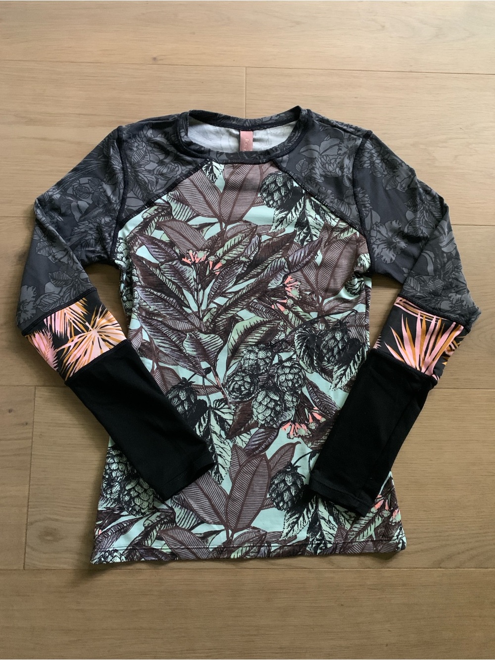 NWOT Maaji Mystery Fountain Floral UV Swim Rashguard Long Sleeve Surf Top S